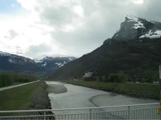 2012年5月迈捷克高层曾在瑞士苏黎世湖畔参加PVD涂层新技术研讨会（花絮照片）(图3)